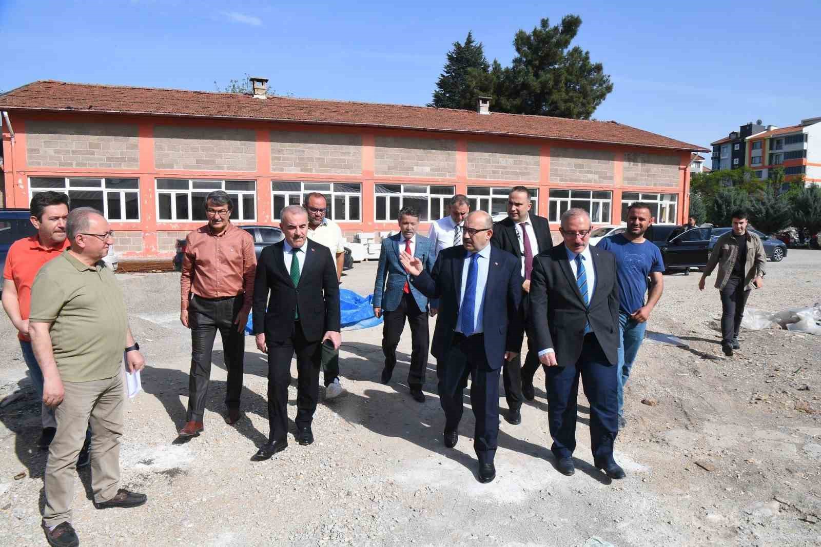 Balıkesir’de devam eden okul inşaatlarına Vali Ustaoğlu’ndan denetim