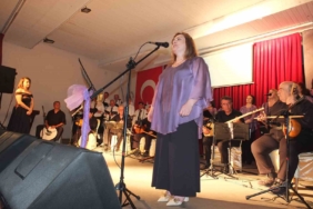 Balıkesir’de Halk Eğitimi Korosu 7’ni konserini verdi