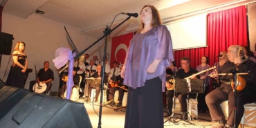 Balıkesir’de Halk Eğitimi Korosu 7’ni konserini verdi