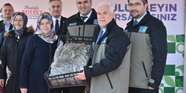 Çiftçiye 1 milyon 222 bin çilek fidesi hibe edildi