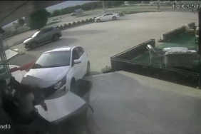 Önce motosiklet ile çarpıştı sonra mağazaya daldı