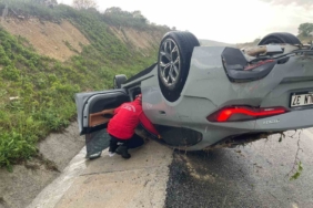 Balıkesir’de otobanda araç takla attı: 4 kişi yaralandı