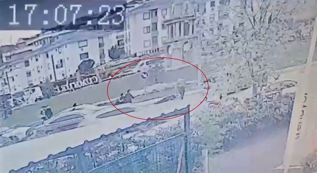 Sancaktepe’de yol verme tartışması kanlı bitti: İş adamı silahına davrandı