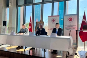 Yalovalı öğrenciler Strazburg’ta Türk dili paneline katıldı