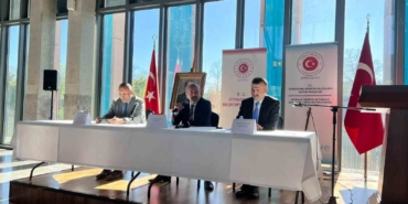 Yalovalı öğrenciler Strazburg’ta Türk dili paneline katıldı