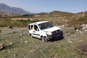Bilecik’te kontrolden çıkan otomobil şarampole yuvarlandı: 2 yaralı