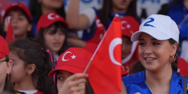 Rönesans Gönüllüleri 23 Nisan’ı deprem bölgesindeki çocuklar ile kutladı