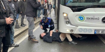 Otobüsün önüne atlayan şahıs yürekleri ağza getirdi