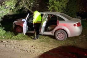 "Dur" ihtarına uymayıp 15 kilometre kaçtı, kaza yapınca yakalandı