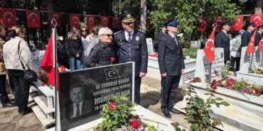 Emniyet Müdürü Turanlı, FETÖ’nün darbe gecesinde şehit düşen Alkan’ın mezarında: "O gece beraber savaştık"