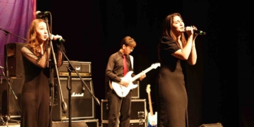 Liseli gençler müzik yeteneklerini sergiledi
