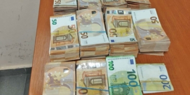 Tırın hava filtresi içine gizlenen 102 bin Euro ile yakalandı