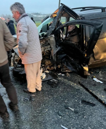 Arnavutköy’de iki otomobil çarpıştı: 1 ölü, 3 yaralı
