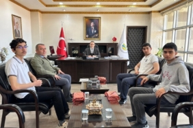 Kaymakam Memiş, bilgi yarışmasında dereceye giren öğrencileri ödüllendirdi