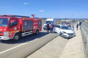 Keşan’da iki otomobil çarpıştı: 5 kişi yaralandı