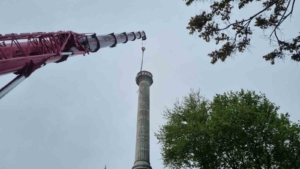Beylikdüzü’nde Bakırcılar Sanayi Camii’nin eskiyen minaresi kontrollü olarak yıkıldı