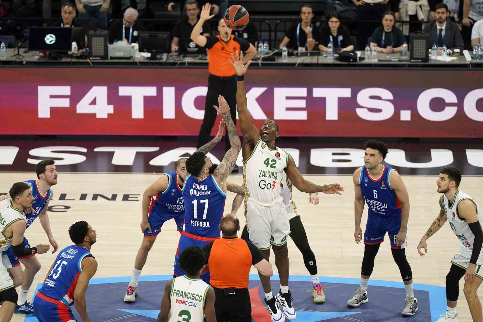 A. Efes, EuroLeague’de play-off’u garantiledi