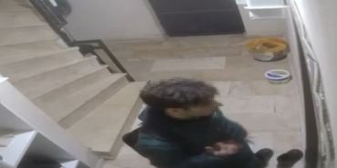 Tartıştığı sevgilisini bıçaklayıp annesini öldüren şüphelinin olay gününe ait görüntüleri ortaya çıktı