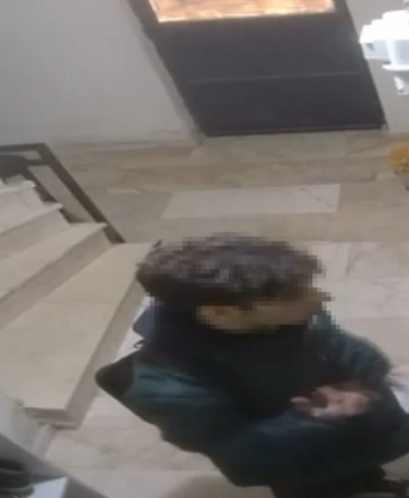 Tartıştığı sevgilisini bıçaklayıp annesini öldüren şüphelinin olay gününe ait görüntüleri ortaya çıktı