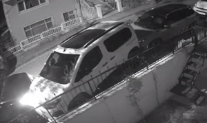 Avcılar’da park halindeki 8 araca çarpan sürücü kaçtı