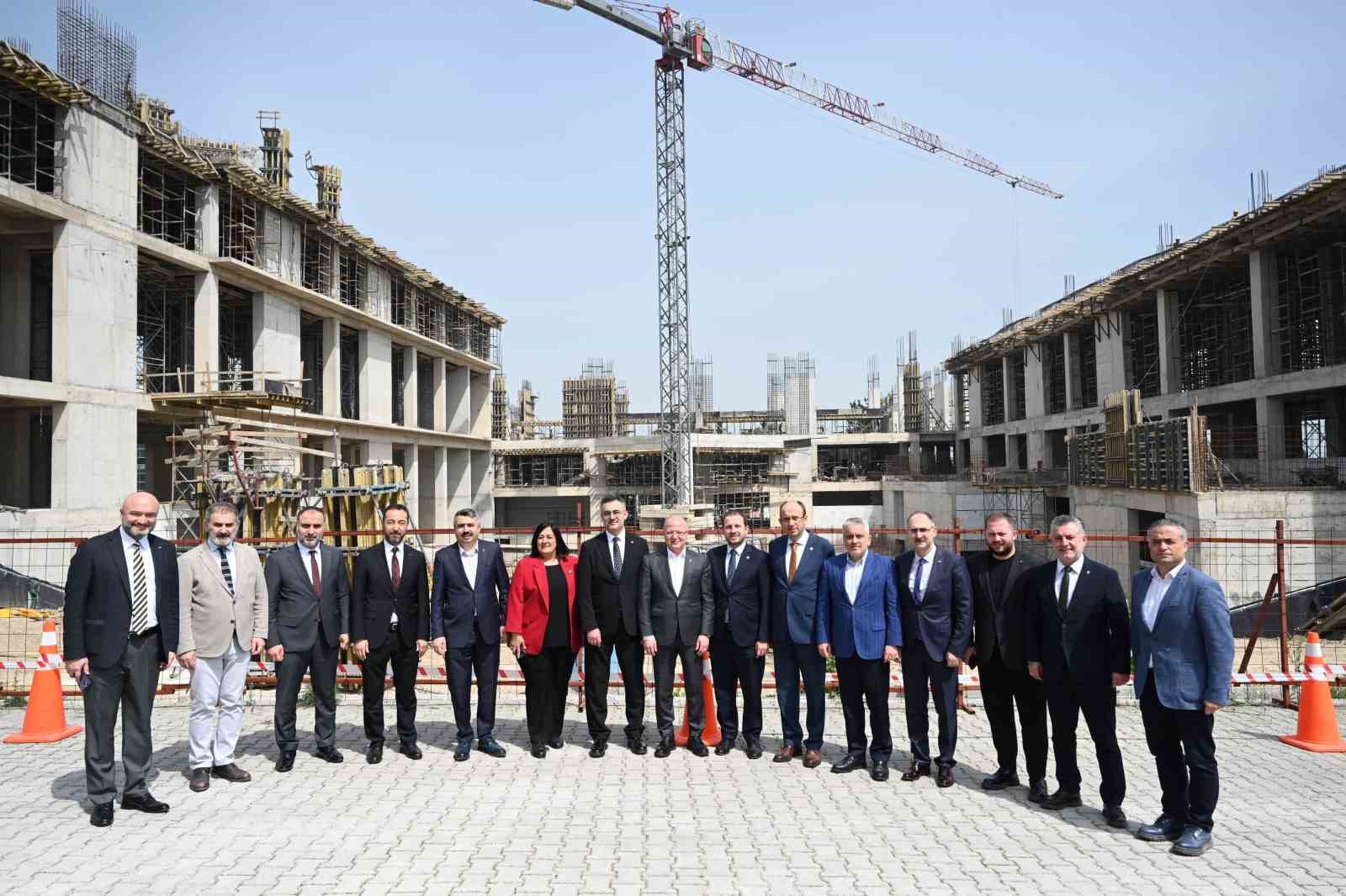 Ak Parti İl Başkanı Davut Gürkan ve 6 milletvekilinden BTÜ çıkarması