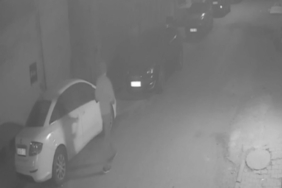 Sultangazi’de tartıştığı sürücünün aracına sopayla saldırdı: O anlar kamerada