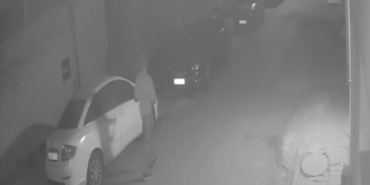 Sultangazi’de tartıştığı sürücünün aracına sopayla saldırdı: O anlar kamerada