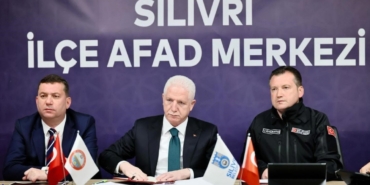 İstanbul Valisi Davut Gül, depremin ardından çalışmaları değerlendirdi