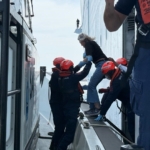 Bozcaada açıklarında yolcu gemisinde kolu kırılan yolcu tahliye edildi