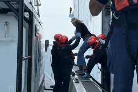 Bozcaada açıklarında yolcu gemisinde kolu kırılan yolcu tahliye edildi
