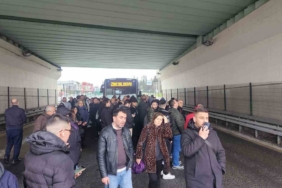 Avcılar’da metrobüs bozuldu, vatandaşlar yolda kaldı