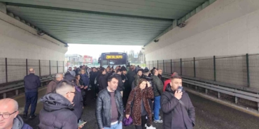 Avcılar’da metrobüs bozuldu, vatandaşlar yolda kaldı