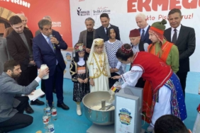 Esenler’de 8 ülkeden gelen çocuklar barış ekmeği pişirdi