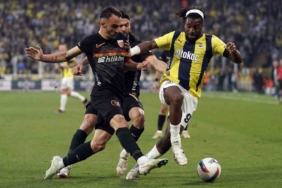 Trendyol Süper Lig: Fenerbahçe: 1 - Kayserispor: 1 (İlk yarı)