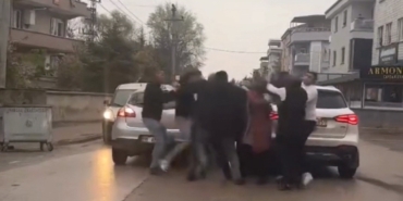 Bursa’da "yol verme" kavgası: Sürücüler ve yolcular birbirine girdi