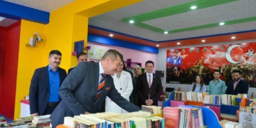 BŞEÜ’den lise öğrencilerine 236 adet kitap hediye edildi