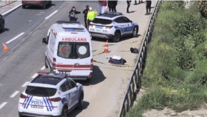 Silivri’de geri manevra yapan tır yaşlı adama çarptı