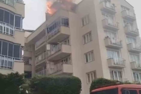 Bursa’da 5 katlı binanın çatısı alevlere teslim oldu
