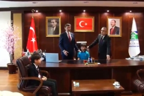 Bahçelievler Belediyesi’nde 23 Nisan töreni sırasında depreme yakalandılar