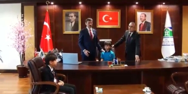 Bahçelievler Belediyesi’nde 23 Nisan töreni sırasında depreme yakalandılar