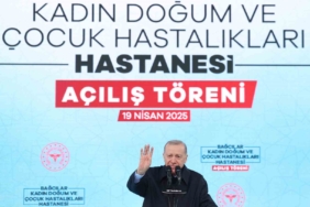 Cumhurbaşkanı Erdoğan: "Ana muhalefetin genel başkanının yüzü kızarması gerekirken sağa sola siyasi ahlak dersi vermeye kalkıyor"