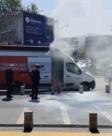 CHP seçim aracı alev alev yandı