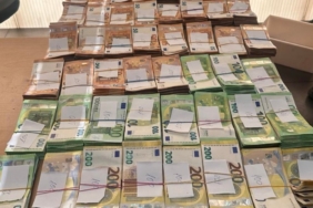 Yatağın altına gizlediği 524 bin 940 euro ile yakalandı