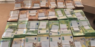 Yatağın altına gizlediği 524 bin 940 euro ile yakalandı