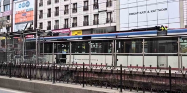 Sultangazi’de tramvay seferleri durdu, yoğunluk yaşandı