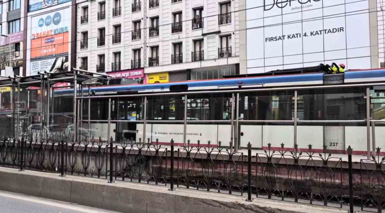 Sultangazi’de tramvay seferleri durdu, yoğunluk yaşandı