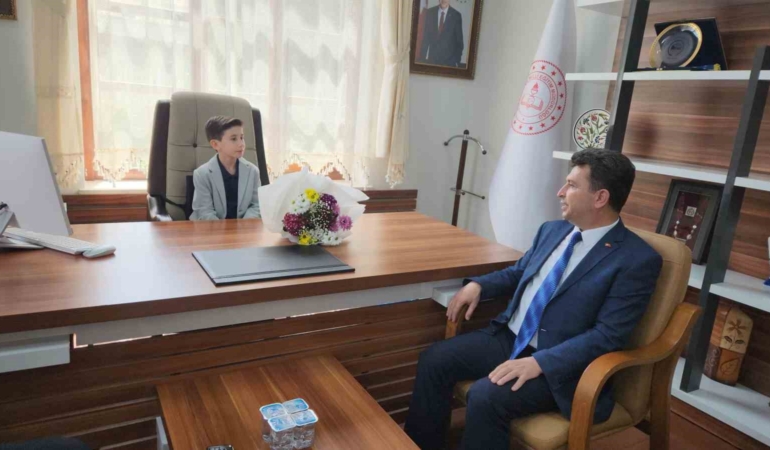 Edremit’te beklenen müdür koltuğuna oturdu