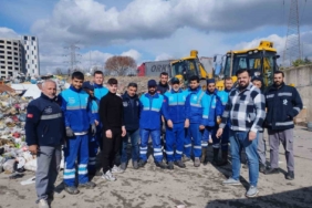 Bağcılar’da bir esnafın yanlışlıkla çöpe attığı 100 bin lirayı belediye ekipleri buldu