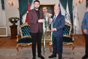 Bursaspor Başkanı Enes Çelik’ten Başkan Mustafa Bozbey’e teşekkür ziyareti