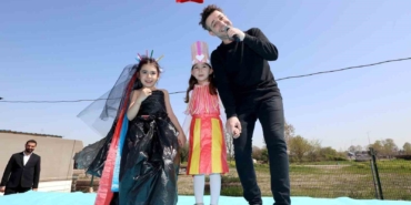 Minik öğrencilerden geri dönüşümden defilesi